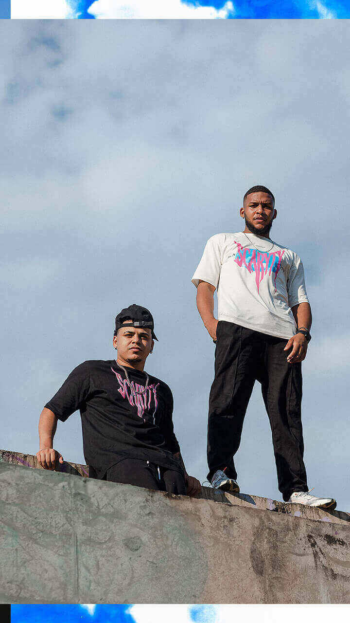 MODELOS EM CIMA DA PASSARELA, COLEÇÃO THE END REUNIDA